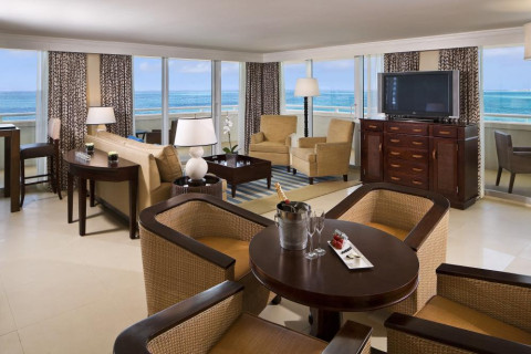 20MeliaNassauBeach-GrandSuiteLivingroom.jpg